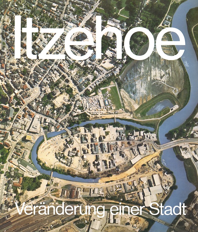 Luftbild der Itzehoer Neustadt während der Sanierung (1974)