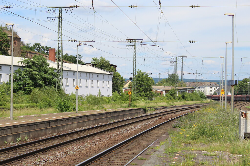 Blick vom Personenbahnhof Koblenz-Lützel auf den Güterbahnhof (2020)