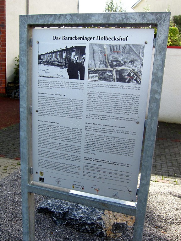 Hinweistafel auf das ehemalige Barackenlager Holbeckshof in Steele (2011)