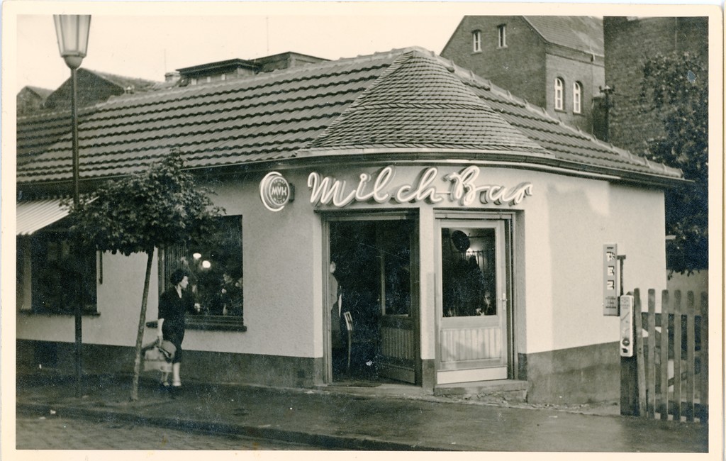 Die Milchbar Brühl auf einer historischen Aufnahme aus den 1950er-Jahren.