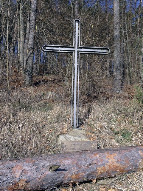 Das Pilgerkreuz am Lampertsbach wenige Tage nach Durchzug des Orkantiefs "Friederike" am 18. Januar 2018