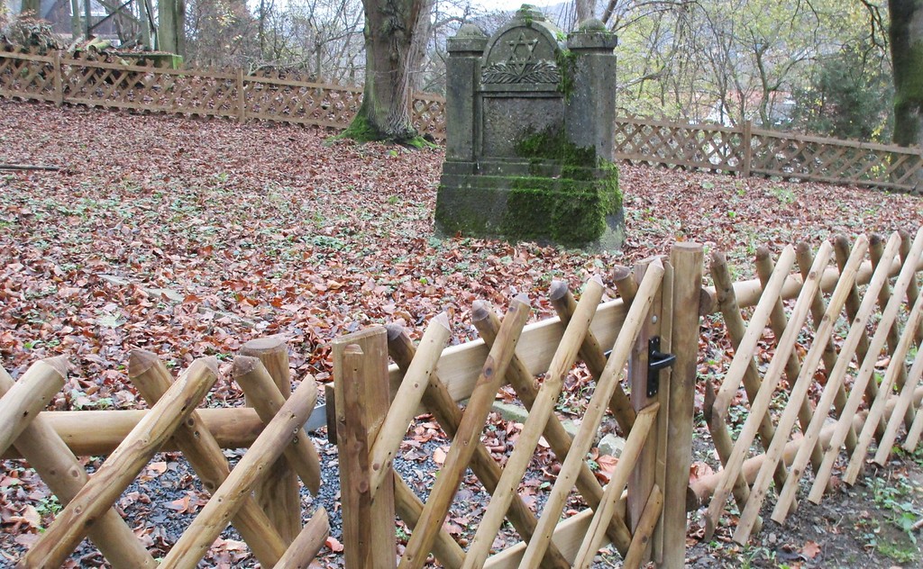 Blick auf den neuen Judenfriedhof "am Kesselberg" in Bad Breisig-Niederbreisig (2015).