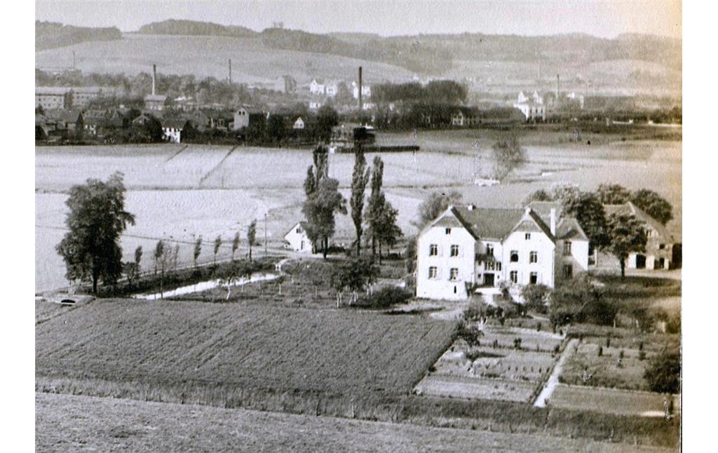 Haus Brück in der Düsselaue bei Erkrath von Osten her gesehen (1911)