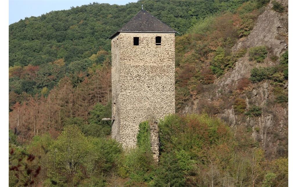 Bergfried der Burg Treis, Südwestansicht (2022)