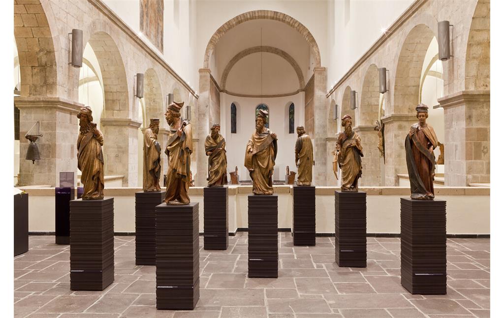 Innenansicht des Stifts St. Cäcilia in der Kölner Altstadt-Süd, heute Sitz des städtischen Museums Schnütgen für mittelalterliche Kunst (2012). Zu sehen ist die Figurengruppe der sogenannten "Rathauspropheten."