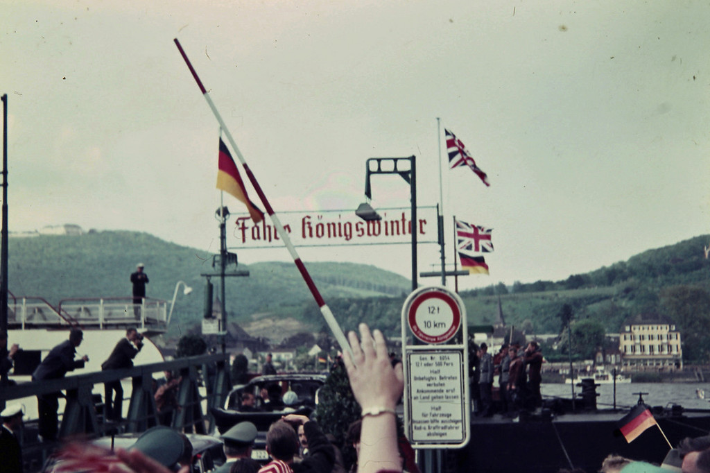 Staatsbesuch von Queen Elizabeth II. im Mai 1965: auf der Rheinfähre nach Königswinter.