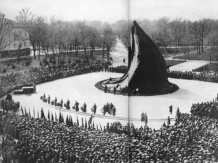 Taras Shevchenko Monument in Kharkiv shortly before the unveiling on March 24, 1935