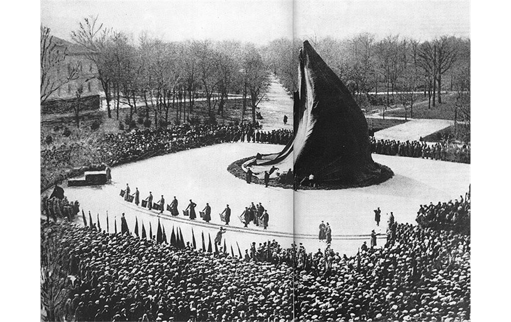Taras Shevchenko Monument in Kharkiv shortly before the unveiling on March 24, 1935