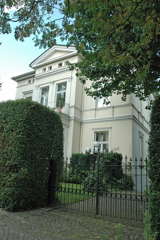 Wohnhaus aus dem 19. Jahrhundert (Stadt Essen Baudenkmal Nummer 257):  Hauptstraße 8, Essen Kettwig