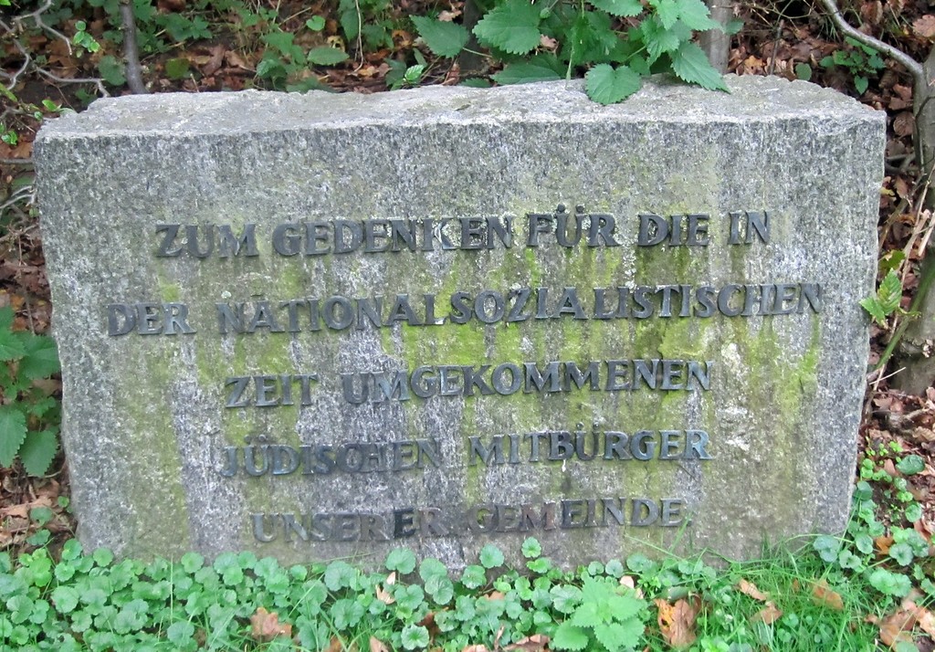 Gedenkstein auf dem jüdischen Friedhof an der Uerdinger Straße in Meerbusch-Lank-Latum (2014).