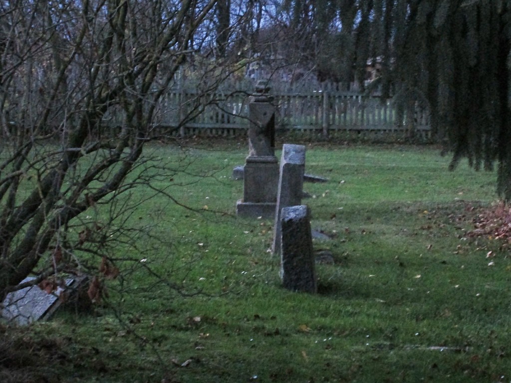 Einzelne Gräber auf dem neuen Jüdischen Friedhof in der Burgstraße, Grafschaft-Gelsdorf (2015).