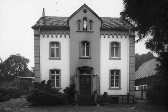 Wülfrath-Düssel, Dorfstraße 14, Katholisches Pfarrhaus St. Maximinus (1978)