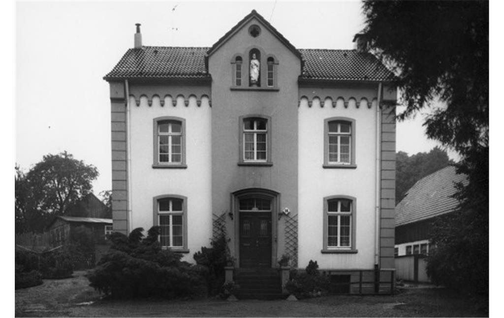 Wülfrath-Düssel, Dorfstraße 14, Katholisches Pfarrhaus St. Maximinus (1978)