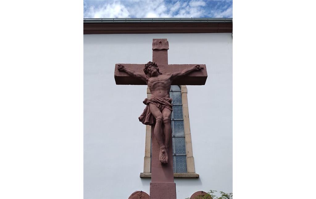 Steinkreuz bei der katholischen Kirche (2020)