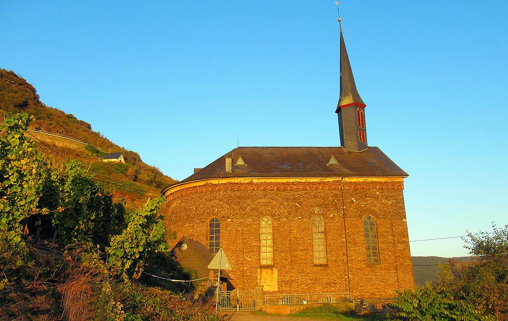 Katholische Filialkirche Sankt Martin in Valwig von Westen gesehen (2021)