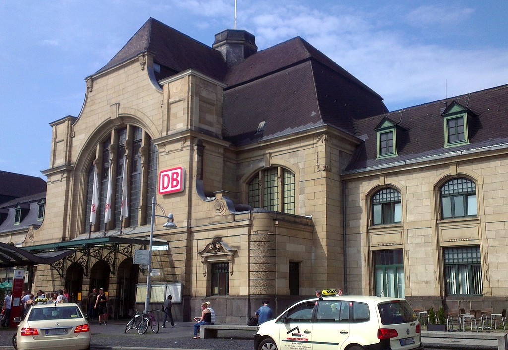 Teilansicht des Empfangsgebäudes des Koblenzer Hauptbahnhofs (2014)