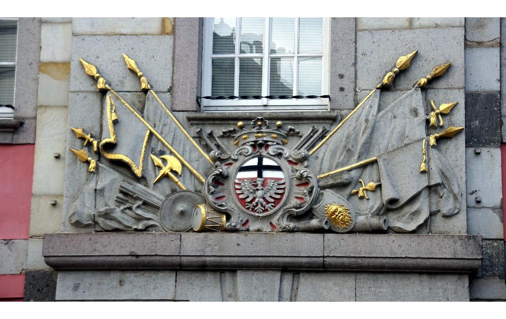 Detailansicht des Wappens der Stadt Ahrweiler an der alten Stadtwache in Ahrweiler (2016)
