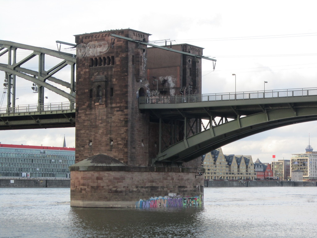 Kölner Südbrücke, östlicher Brückenkopf (2014)