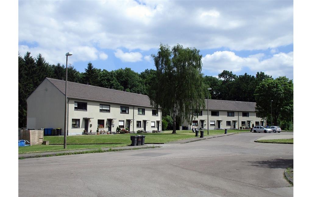 Wohngebäude im Bereich der früheren Kaserne Gürzenich-Wald (2017).