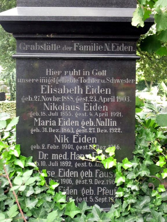 Grabstein der Familie Nikolaus Eiden auf dem Friedhof Trifter Weg in Koblenz-Metternich (2014).