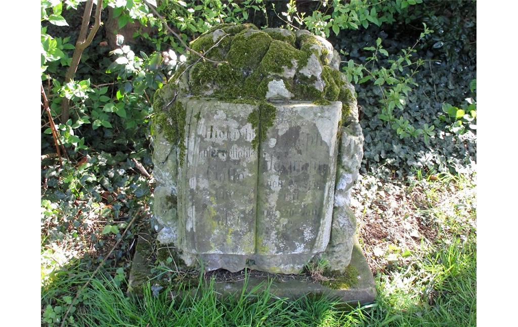 Grabstein auf dem alten jüdischen Friedhof Kalkarer Straße in Goch (2016).