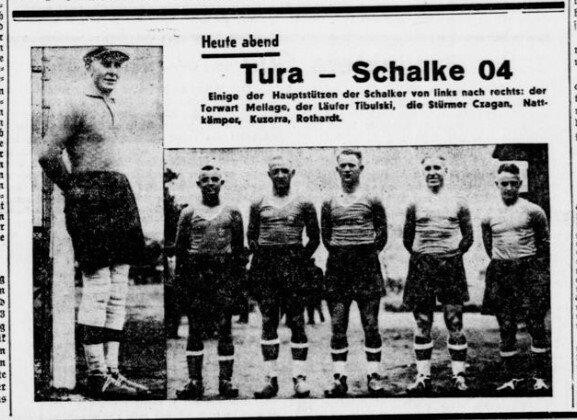 Anzeige für das als "Fußball-Großkampf" angekündigte Spiel im Stadion Bonn zwischen der Elf des "TuRa" und der Meistermannschaft des FC Schalke 04, in dem die Bonner am 9. August 1933 mit 2:4 unterlegen waren. Ausschnitt aus der Deutschen Reichszeitung vom 8. August 1933.