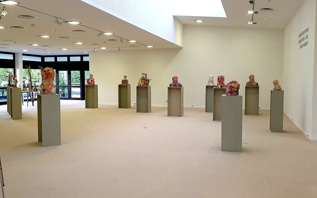 Ausstellungsraum im Keramikmuseum Westerwald in Höhr-Grenzhausen (2021)