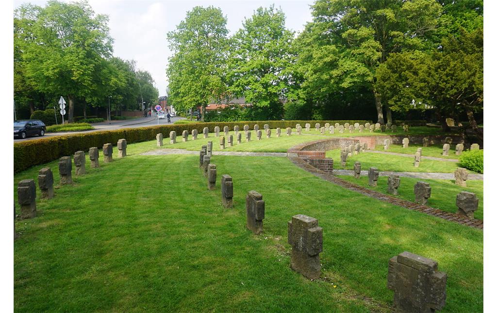 Rees, Bastei am Westring (2019). Blick über den Ehrenfriedhof