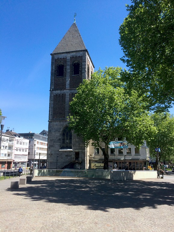 Der verbliebene Turm der früheren Pfarrkirche Klein Sankt Martin in Köln-Altstadt-Süd (2019).