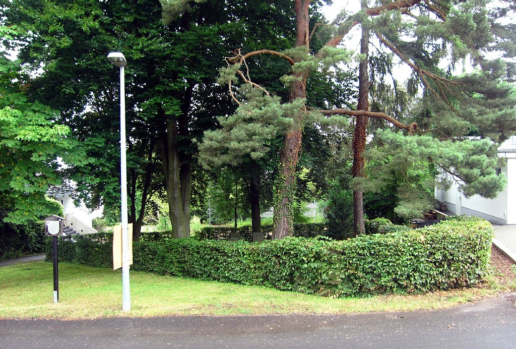 Judenfriedhof Matthias-Claudius-Weg in Bornheim-Walberberg, von der Düffelstraße aus gesehen (2013).