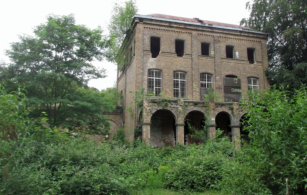 Das im Verfall befindliche frühere Herrenhaus Villa Oppenheim in Köln-Fühlingen (2018).
