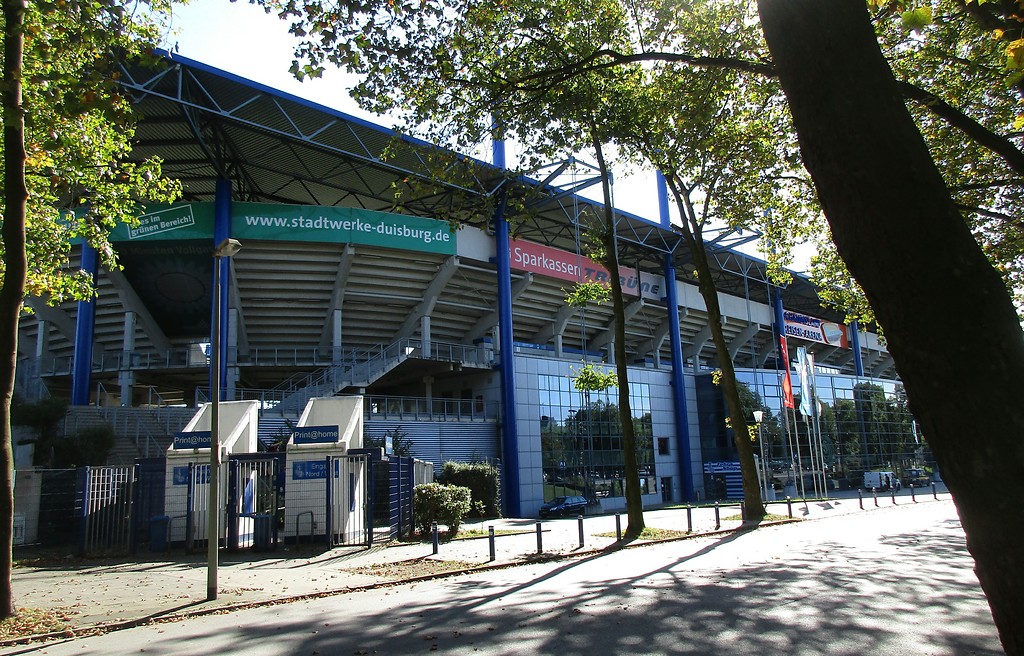 Sicht auf die heutige Schauinsland-Reisen-Arena, ehemals Wedaustadion in Duisburg (2016).