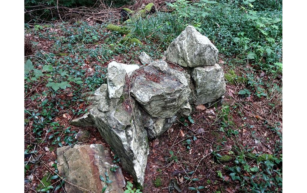 Steine des Grabmals der Paulusgräber an der Neupfalz (Schöneberg) im Soonwald (2016)