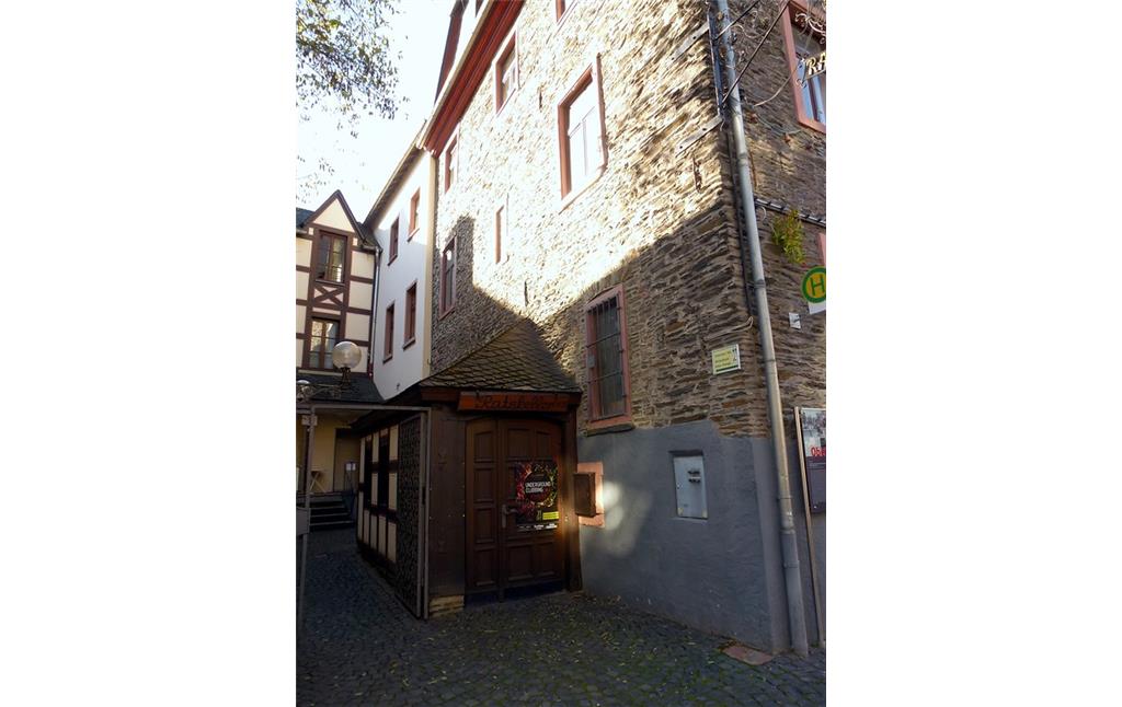 Das Ärztehaus mit der städtischen Touristinformation im Zentrum der Stadt Oberwesel (2016)