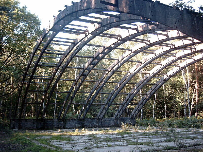 Das Baudenkmal Rundbogenhalle am Standort Fliegerhorst Venlo-Herongen (2005).