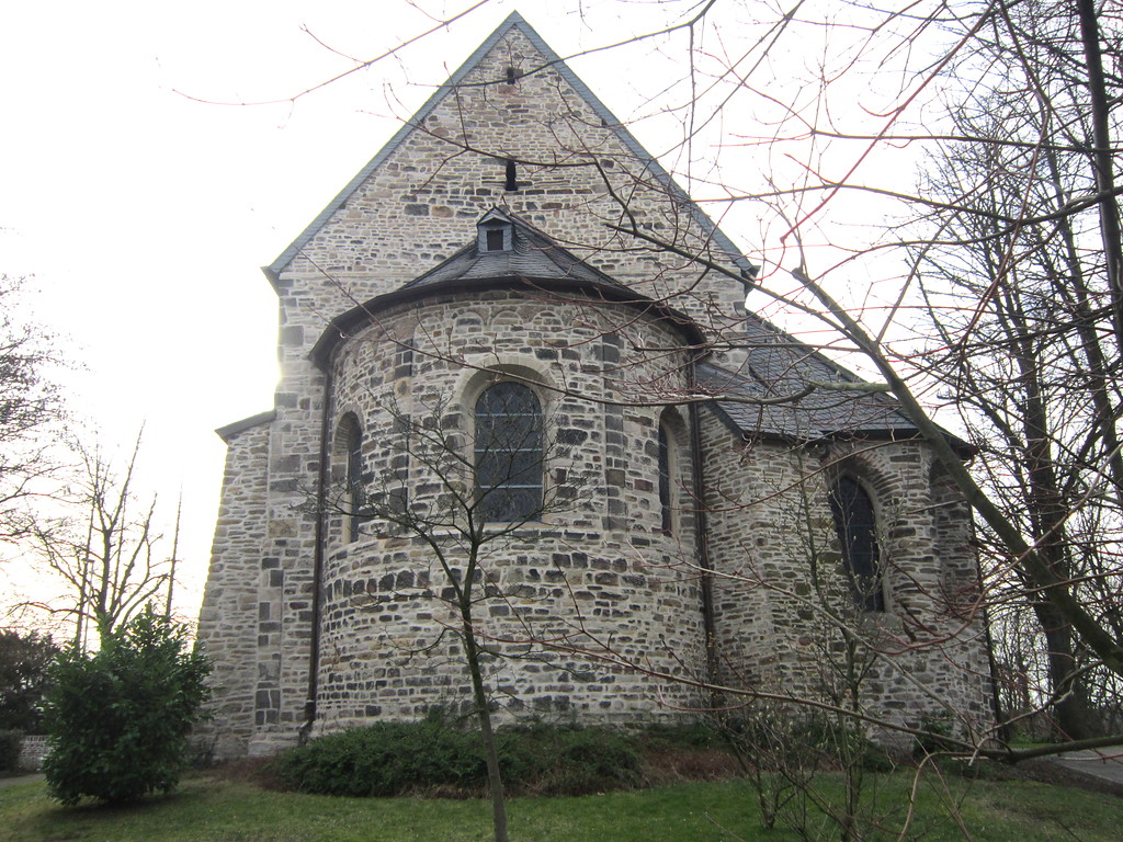 Essen, Karmelitinnenkirche in Stoppenberg. Blick auf die Ostseite mit der halbrunden Apsis (2017)