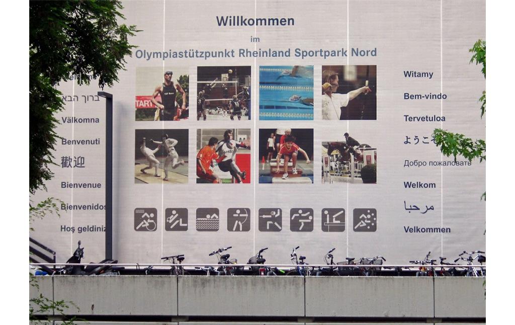 Informationswand am Sporthallenzentrum zum Olympiastützpunkt Rheinland im Sportpark Nord (2014)