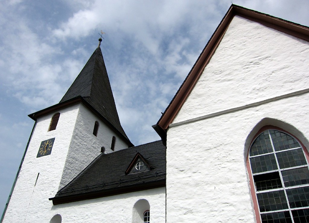 Die evangelische Pfarrkirche "Bunte Kerke" in Lieberhausen (2011).