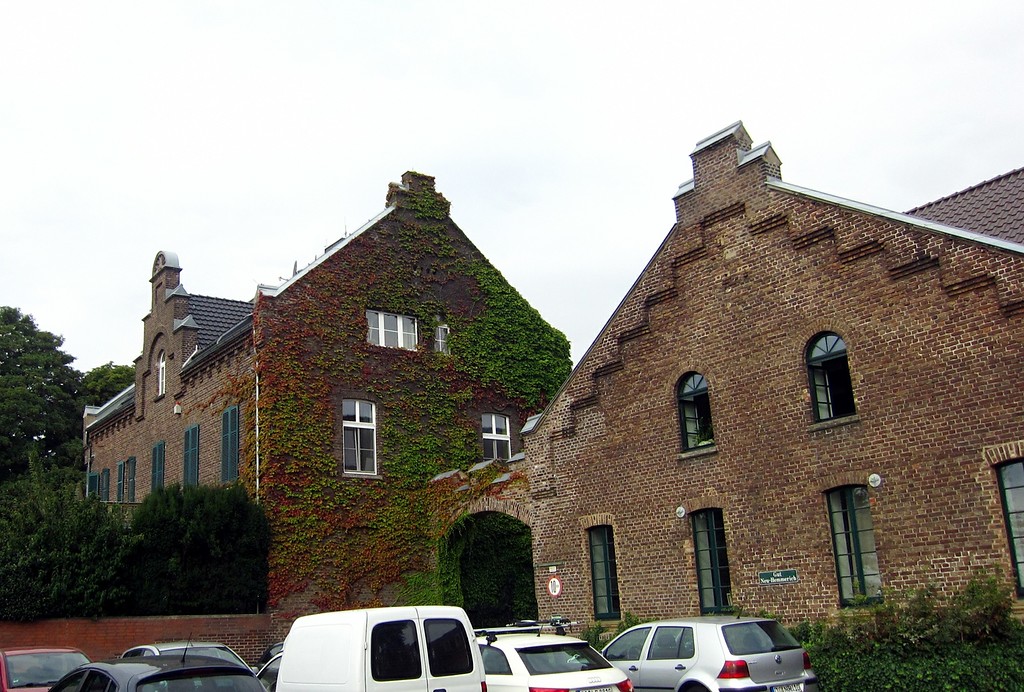 Gebäude der früheren Wasserburg Neu-Hemmerich, heute Gutshof, in Frechen-Bachem  (2013)