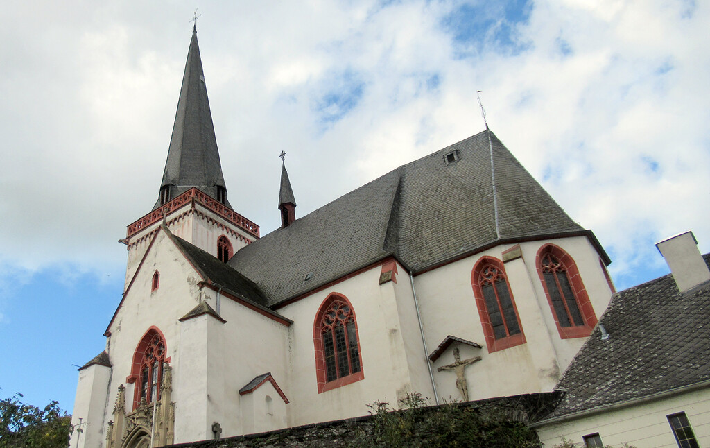 Nähere Ansicht der Kirche Sankt Maximin. (2023)