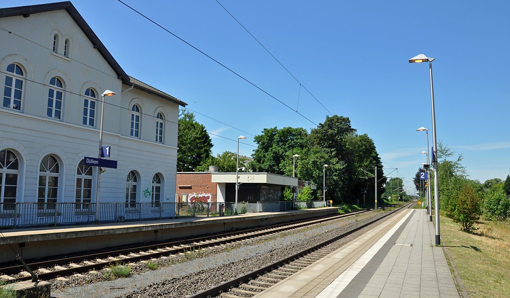 Bahnhof Dülken mit den Gleisen der Strecke von Viersen nach Kaldenkirchen (2017).