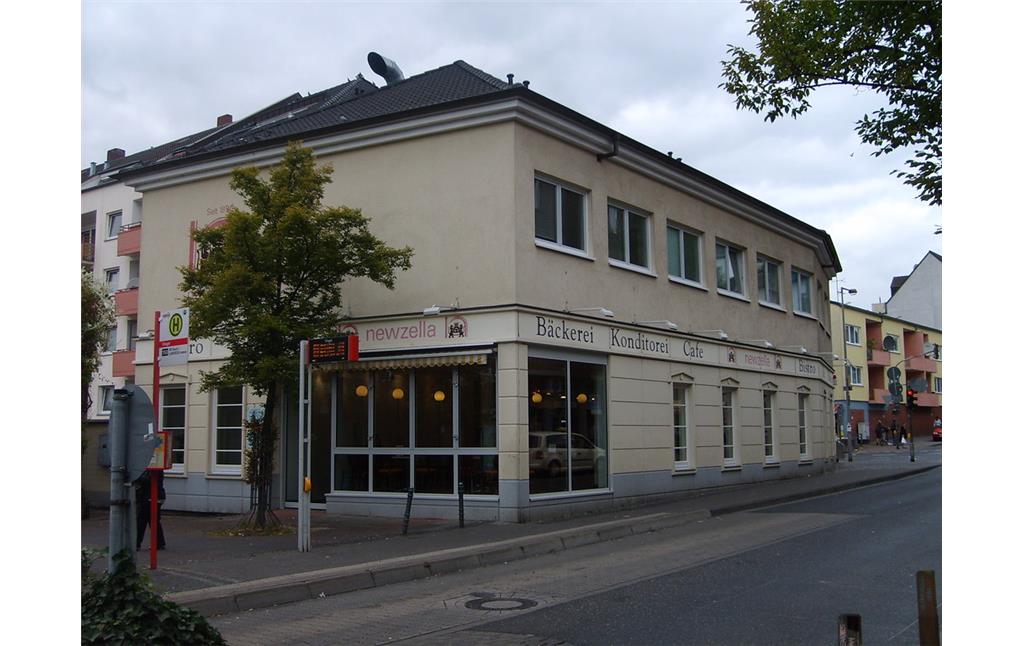 Eckgebäude Kuthstraße und Ostheimer Straße in Köln-Vingst (2013)