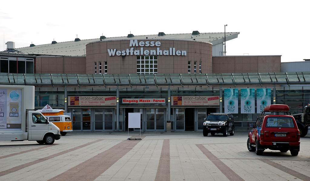 Außenansicht der Dortmunder Westfalenhallen (2006).