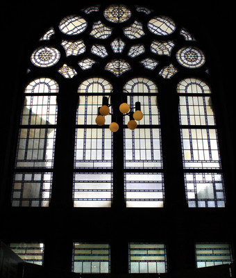 Alte Synagoge Essen: die Festtagsfenster im Obergeschoss (Bild 6, Aufnahme 2007).
