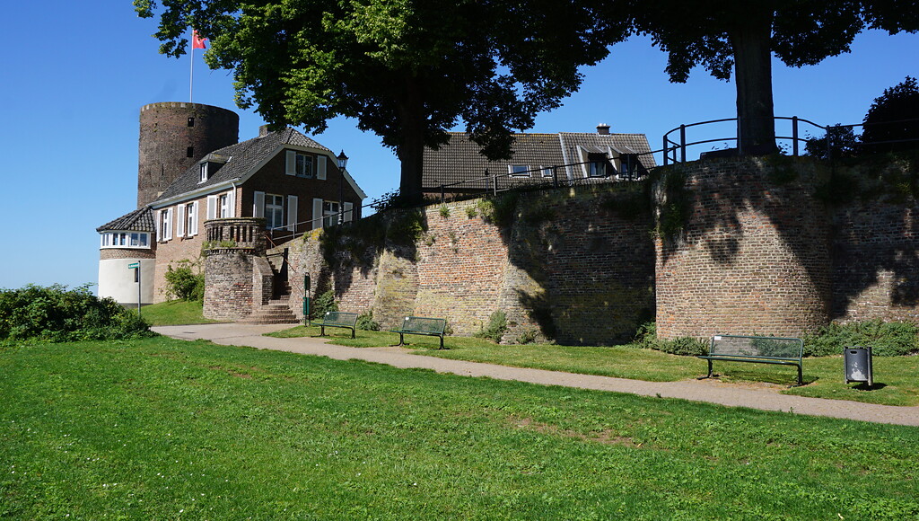 Rees. Stadtmauer, Haus Schaeling und Stadtmühle (2022)