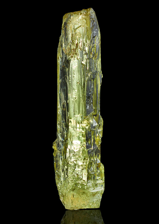 Beryll-Kristall im Deutschen Edelsteinmuseum in Idar-Oberstein (2022)