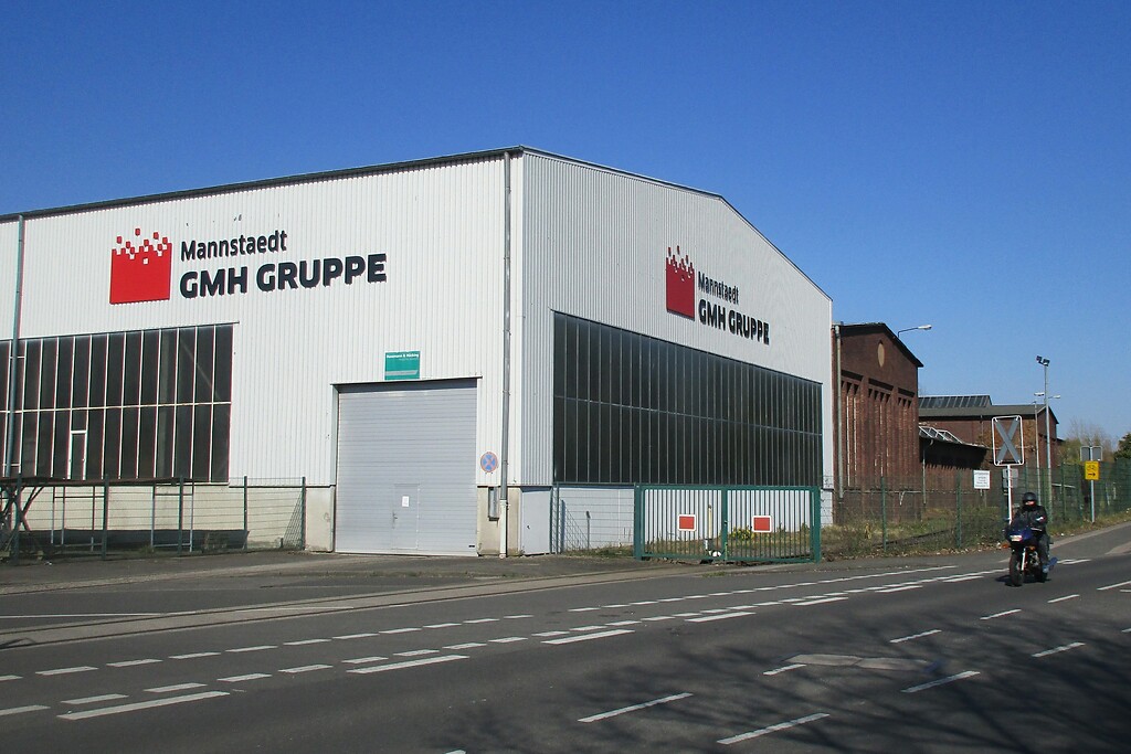 Gebäude der Mannstaedt-Corus GmbH im Bereich der früheren Werksanlagen der Friedrich-Wilhelm-Hütte in Troisdorf-Friedrich-Wilhelms-Hütte (2020).