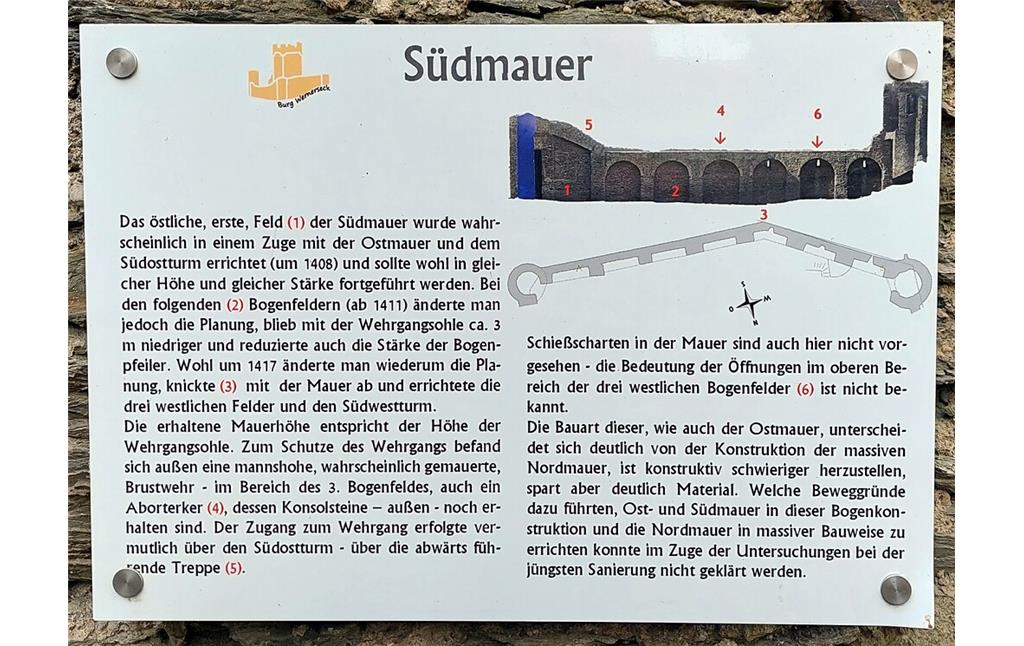 Informationstafel zur Südmauer der Burgruine Wernerseck bei Ochtendung (2021).