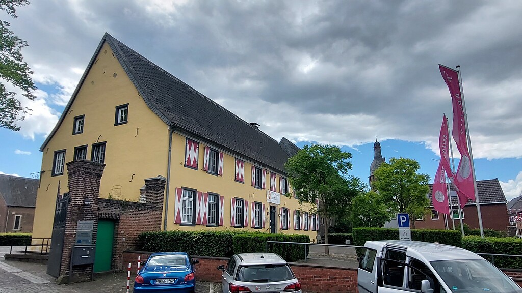 Denkmalbereich "Zons" in Dormagen-Zons, Blick auf das Gebäude des Kreismuseums Zons (2022).