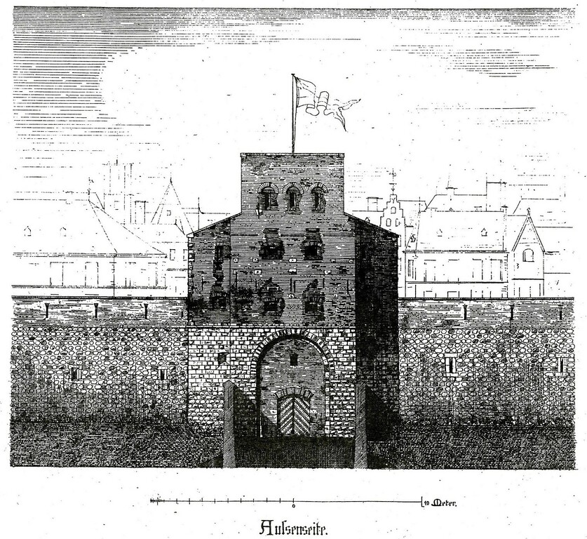 Ansicht der Außenseite des im Jahr 1882 abgebrochenen Kölner Friesentors in dem 1884 erschienenen Band "Cölner Thorburgen und Befestigungen: 1180-1882" (Blatt 38).